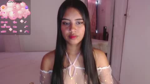 Nia  online show from October 3, 8:25 pm