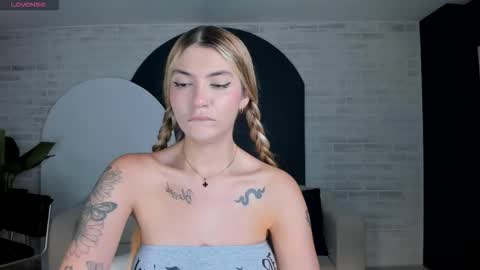 SQUIRTER DOLL    online show from October 5, 5:18 pm