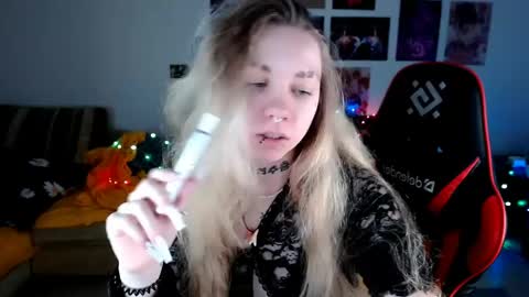 nica_kawaii online show from May 7, 1:48 pm