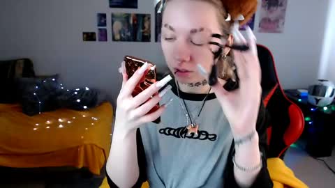 nica_kawaii online show from May 19, 5:25 am