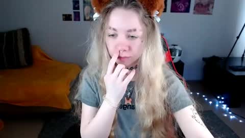 nica_kawaii online show from April 28, 7:34 am