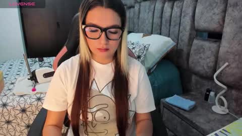 YuliEM online show from November 12, 6:50 pm