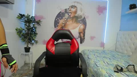 nicol_ross19 online show from May 8, 7:27 pm