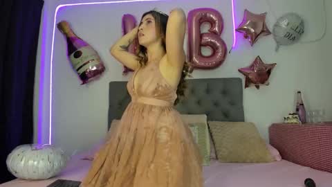 Snapshot of nicol_swift_ chatting on September 14, 12:41 am Nicol online show from September 14, 12:41 am