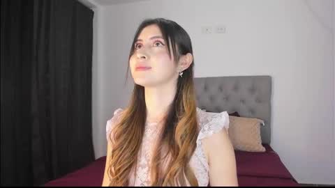 Snapshot of nicol_swift_ chatting on February 6, 12:00 am Nicol online show from February 6, 12:00 am