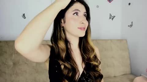 Snapshot of nicol_swift_ chatting on December 19, 2:23 am Nicol online show from December 19, 2:23 am
