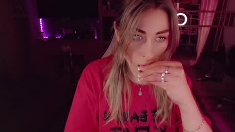 Nicole online show from March 2, 4:01 am