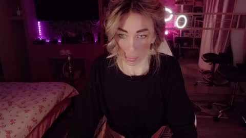 Nicole online show from May 30, 5:38 am