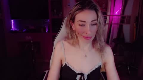 Nicole online show from May 9, 10:45 pm