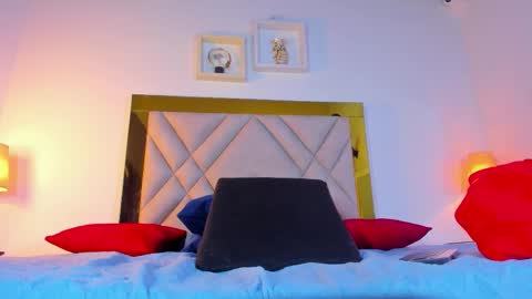 nicole_grace0 online show from October 25, 12:13 pm