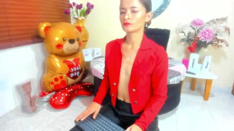 Nicole Santana online show from April 29, 10:15 pm