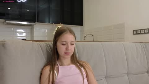 Snapshot of nicolecollard chatting on October 9, 11:47 am Nicole online show from October 9, 11:47 am