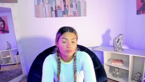 nicolee_velvet online show from May 26, 5:18 am