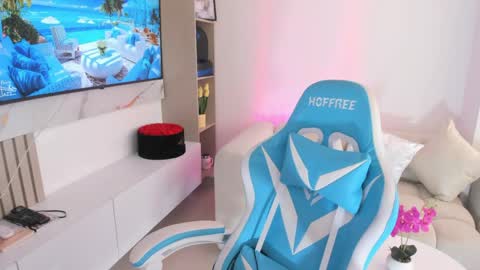 Nicolle online show from May 24, 5:34 pm