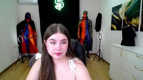 nicolefoxery online show from December 5, 3:26 am