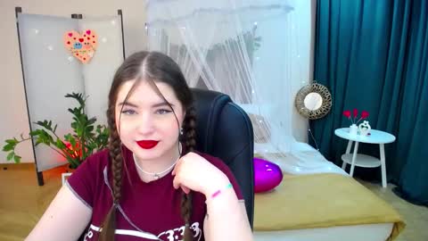 nicolefoxery online show from February 19, 6:32 pm