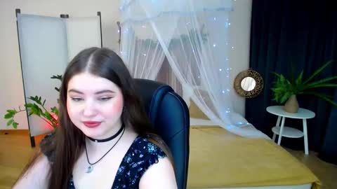 nicolefoxery online show from February 6, 6:35 pm
