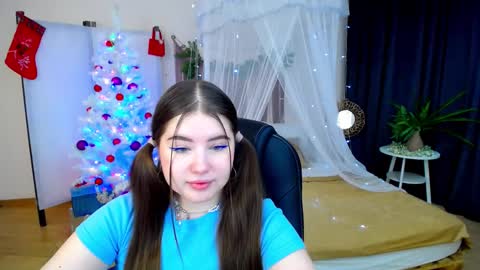 nicolefoxery online show from December 8, 6:17 pm