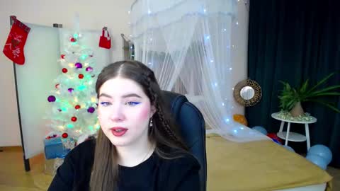 nicolefoxery online show from December 21, 6:33 pm