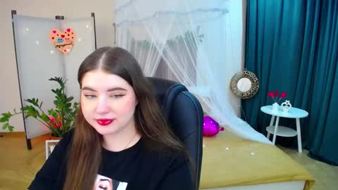 nicolefoxery online show from February 17, 6:50 pm