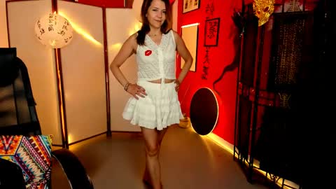 nicolehits online show from May 13, 1:50 pm