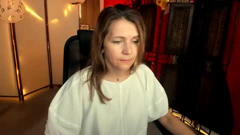 nicolehits online show from May 22, 2:37 pm