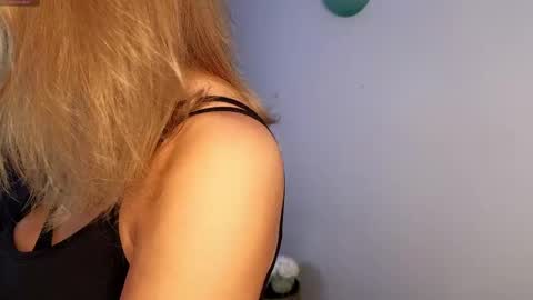 Nicole online show from May 11, 7:00 pm