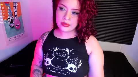 Snapshot of nicoleozzyy chatting on February 23, 8:50 pm Nico online show from February 23, 8:50 pm
