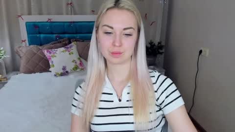 NicoleStunning online show from May 8, 8:50 am