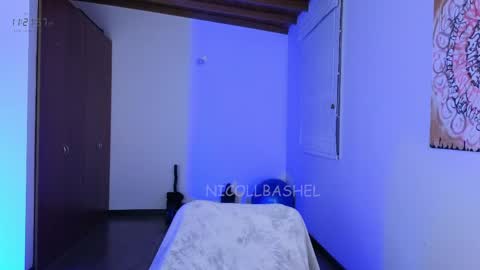 Nicoll  Independent model online show from April 5, 4:22 am