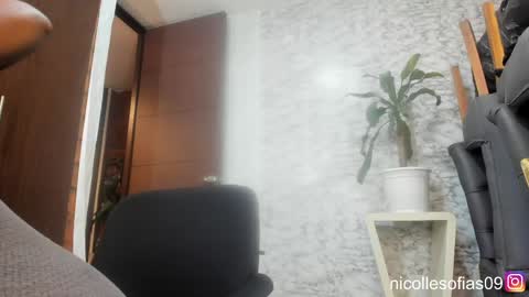 nicolle4 online show from May 27, 1:27 am