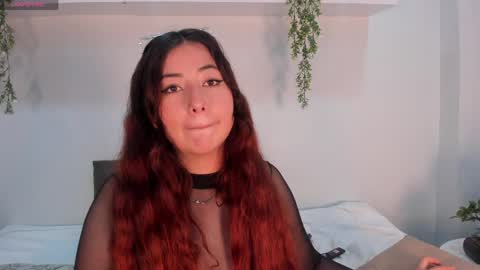 nicolle_evanss_ online show from May 14, 5:02 am