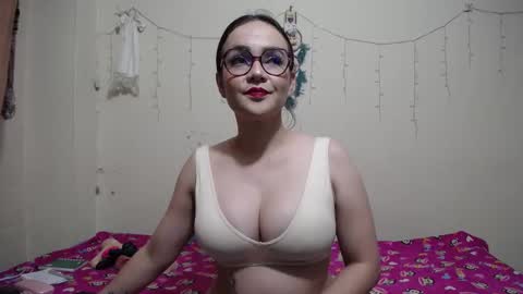 nicolle_sky online show from January 5, 8:11 am