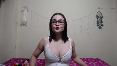 nicolle_sky online show from January 28, 8:04 am