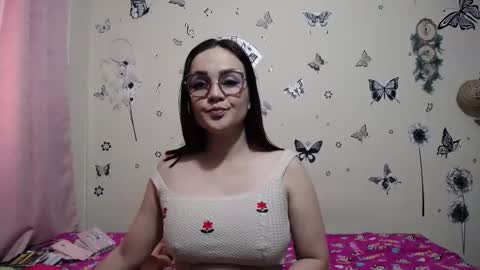 nicolle_sky online show from November 29, 5:06 pm