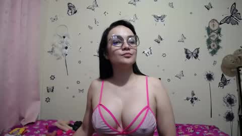 nicolle_sky online show from July 30, 8:37 am