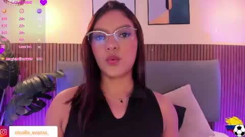 NICOLLE EVANS online show from July 8, 11:56 am