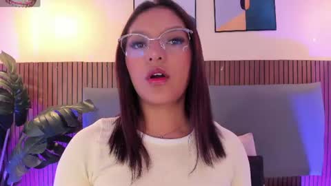 NICOLLE EVANS online show from July 7, 11:46 am