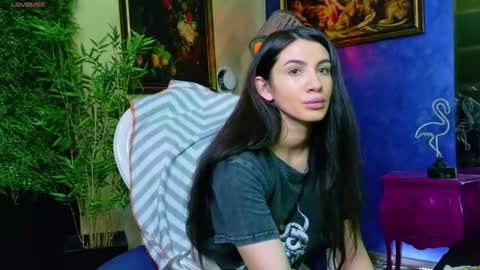 Nicolle online show from November 3, 1:59 pm