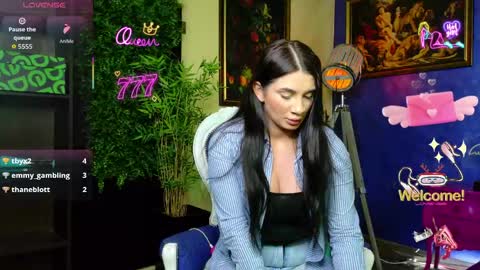Nicolle online show from May 14, 8:14 pm