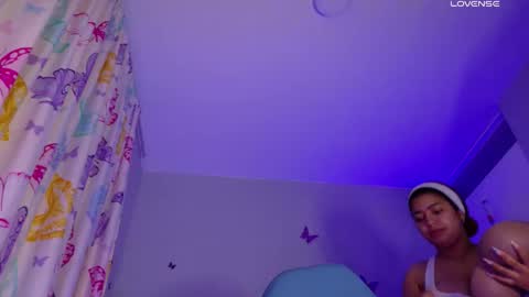 Nicolle Miley online show from April 27, 7:27 am
