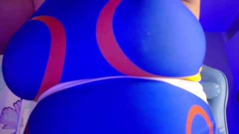 Nicolle Miley online show from May 23, 4:11 am