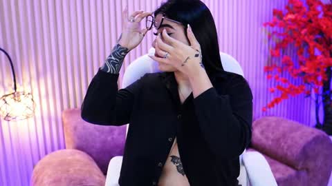 nicooroobin online show from December 19, 1:29 pm