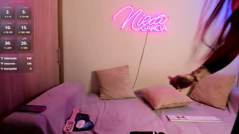 Niela  online show from December 4, 11:59 pm