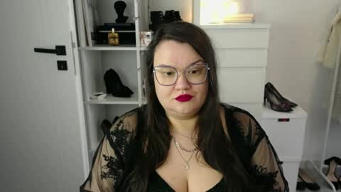 Holly online show from March 31, 8:25 am