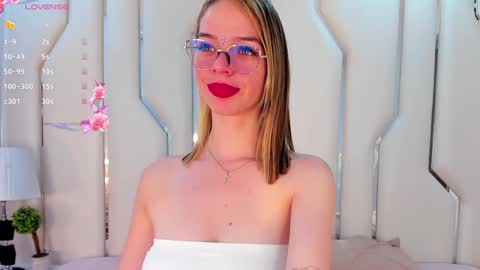 Niicoleta  online show from December 7, 9:00 pm