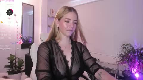 Niicoleta  online show from September 14, 6:28 pm