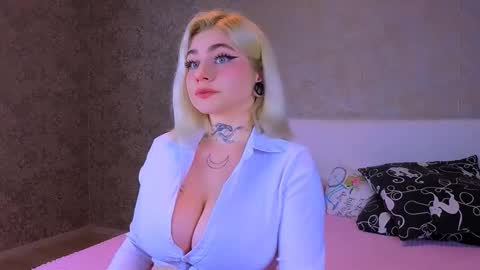 Snapshot of nikarocks chatting on September 18, 9:24 pm nikarocks online show from September 18, 9:24 pm