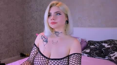 Snapshot of nikarocks chatting on September 10, 10:10 pm nikarocks online show from September 10, 10:10 pm