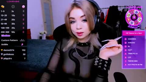 nikigoddesss online show from April 10, 6:30 am